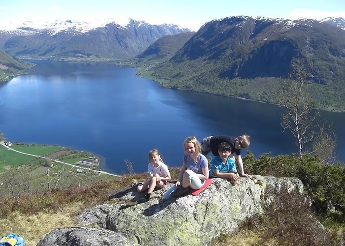 אכסניה Jolsterlia Hyttetun *